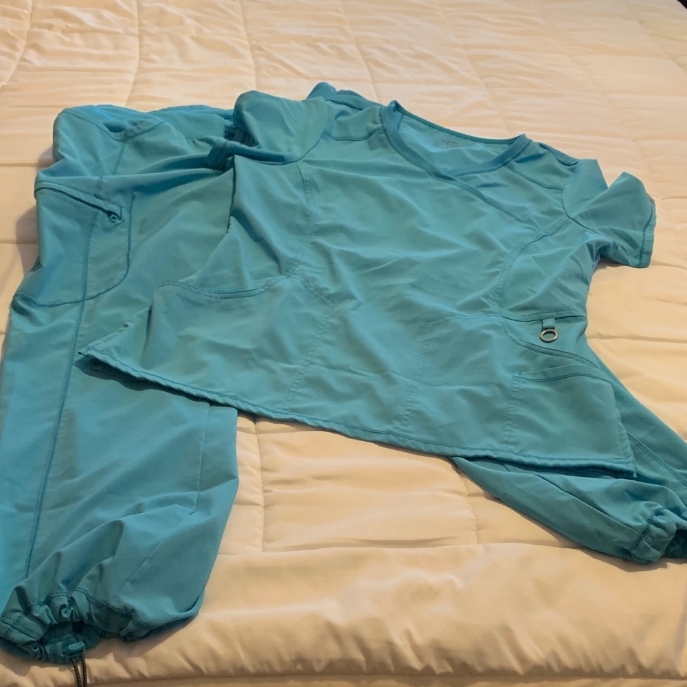 Cherokee Infinity Turquoise Scrub Set